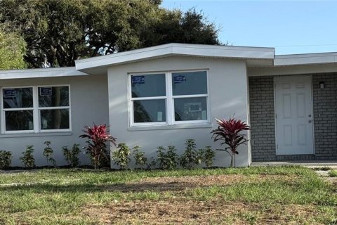 House in Tampa, Florida 3 bedrooms, 137.12 sq.m. № 2208853