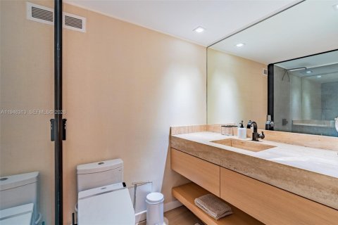 Condo in Miami Beach, Florida, 1 bedroom  № 2189943 - photo 11