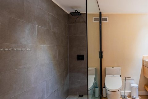 Condo in Miami Beach, Florida, 1 bedroom  № 2189943 - photo 10