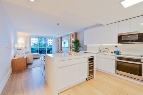 Condo in Miami Beach, Florida, 1 bedroom  № 2189943 - photo 3