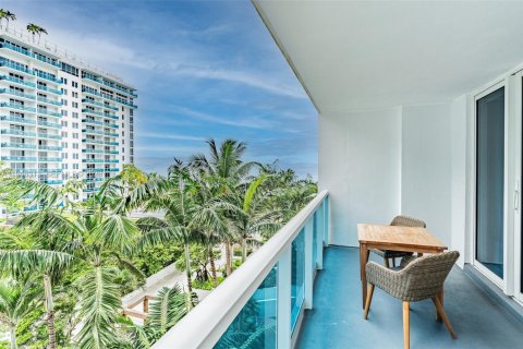 Condo in Miami Beach, Florida, 1 bedroom  № 2189943 - photo 16