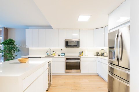 Condo in Miami Beach, Florida, 1 bedroom  № 2189943 - photo 5