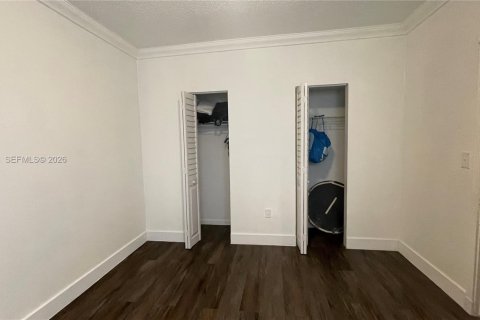 Condo in Miami, Florida, 2 bedrooms  № 2009841 - photo 11