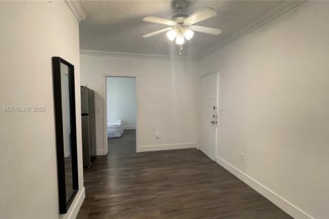 Condo in Miami, Florida, 2 bedrooms  № 2009841 - photo 8