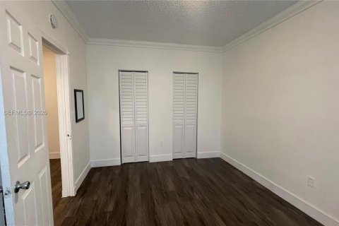 Condo in Miami, Florida, 2 bedrooms  № 2009841 - photo 5