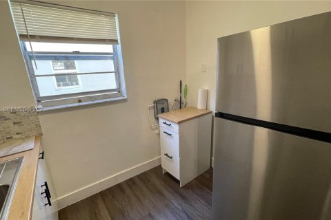 Condo in Miami, Florida, 2 bedrooms  № 2009841 - photo 17