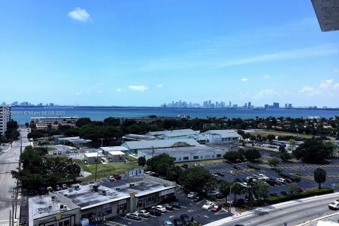 Condo in North Bay Village, Florida, 2 bedrooms  № 1731456 - photo 4