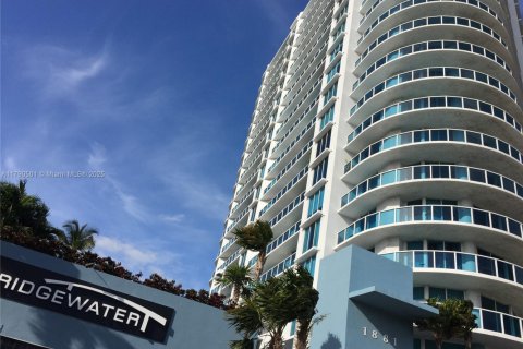 Condo in North Bay Village, Florida, 2 bedrooms  № 1731456 - photo 2