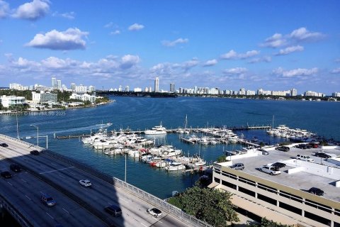 Condo in North Bay Village, Florida, 2 bedrooms  № 1731456 - photo 3