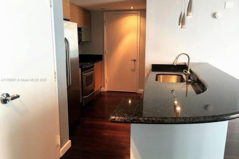 Condo in North Bay Village, Florida, 2 bedrooms  № 1731456 - photo 8