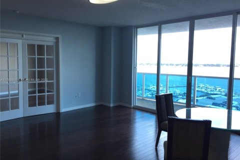 Condo in North Bay Village, Florida, 2 bedrooms  № 1731456 - photo 5
