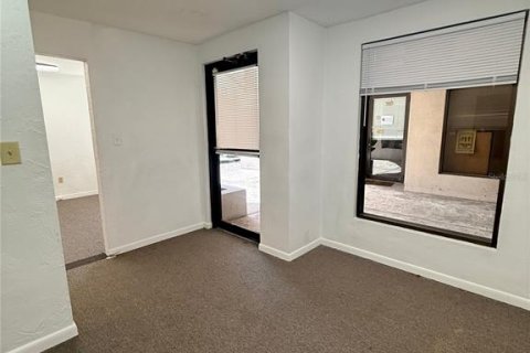 Immobilier commercial à louer à Gainesville, Floride: 80.27 m2 № 2430866 - photo 5