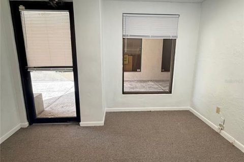 Immobilier commercial à louer à Gainesville, Floride: 80.27 m2 № 2430866 - photo 4
