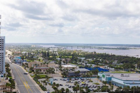 Condo in Daytona Beach, Florida, 3 bedrooms  № 1914928 - photo 17