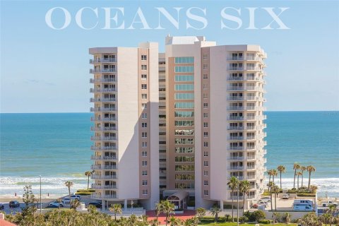 Condo in Daytona Beach, Florida, 3 bedrooms  № 1914928 - photo 1