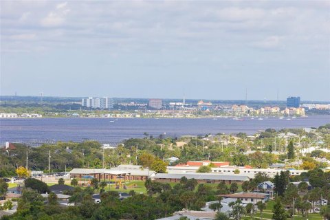 Condo in Daytona Beach, Florida, 3 bedrooms  № 1914928 - photo 14