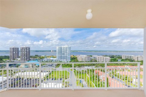 Condo in Daytona Beach, Florida, 3 bedrooms  № 1914928 - photo 9