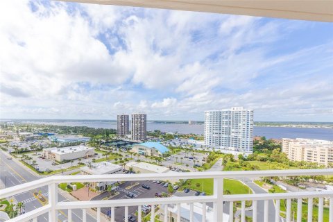Condo in Daytona Beach, Florida, 3 bedrooms  № 1914928 - photo 6