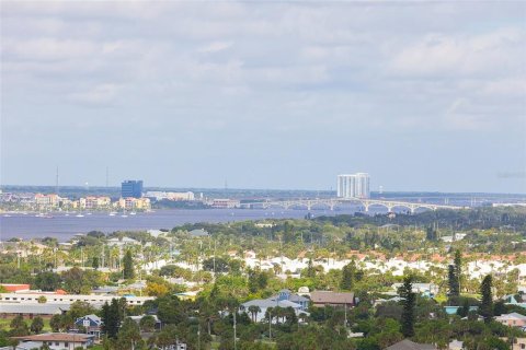 Condo in Daytona Beach, Florida, 3 bedrooms  № 1914928 - photo 13