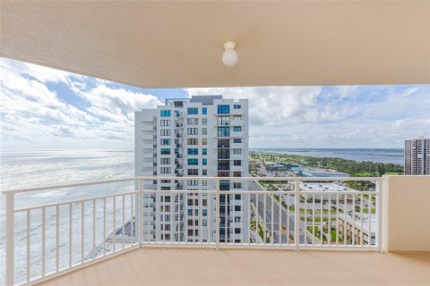 Condo in Daytona Beach, Florida, 3 bedrooms  № 1914928 - photo 2
