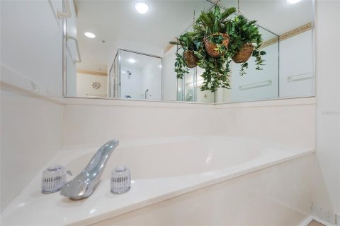 Condo in Daytona Beach, Florida, 3 bedrooms  № 1914928 - photo 26