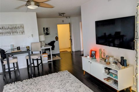 Condominio en venta en Miami, Florida, 1 dormitorio, 57.23 m2 № 2088583 - foto 4