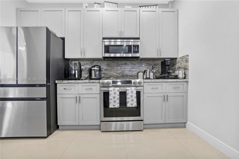 Купить виллу или дом в Хомстед, Флорида 3 спальни, 166.02м2, № 2033999 - фото 10