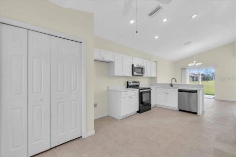 House in Palmetto, Florida 3 bedrooms, 188.96 sq.m. № 1722914 - photo 10