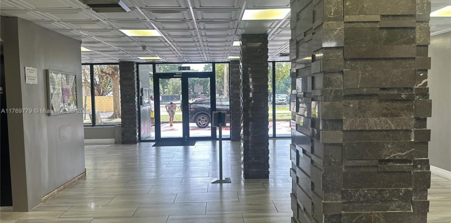 Condominio en Miami, Florida, 1 dormitorio № 1985491