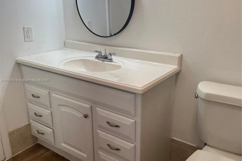 Condominio en venta en Miami, Florida, 1 dormitorio, 78.04 m2 № 1985491 - foto 11