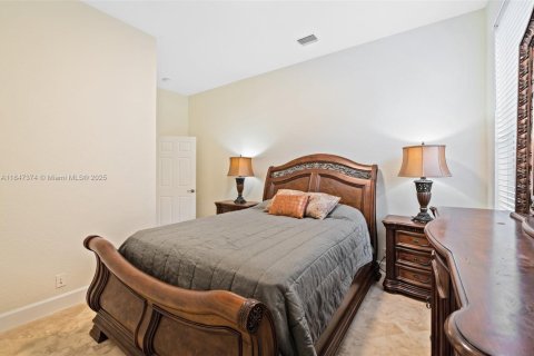 House in Miramar, Florida 6 bedrooms, 349.87 sq.m. № 1847803 - photo 18