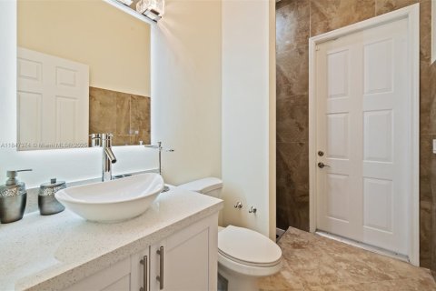 House in Miramar, Florida 6 bedrooms, 349.87 sq.m. № 1847803 - photo 17