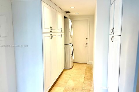 Condo in Key Biscayne, Florida, 2 bedrooms  № 1841311 - photo 16