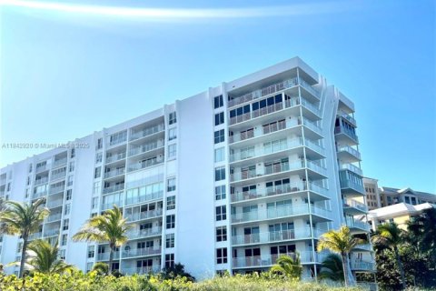 Condo in Key Biscayne, Florida, 2 bedrooms  № 1841311 - photo 8