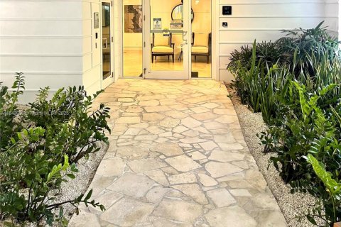 Condo in Key Biscayne, Florida, 2 bedrooms  № 1841311 - photo 14