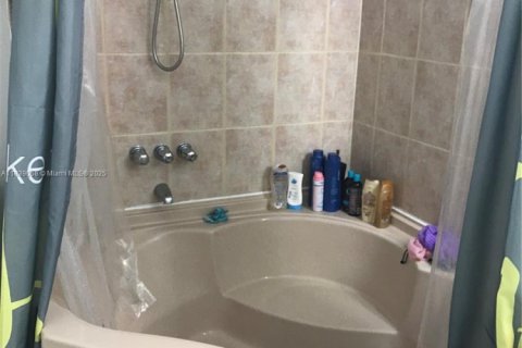 Купить таунхаус в Майами, Флорида 4 спальни, № 1980285 - фото 5