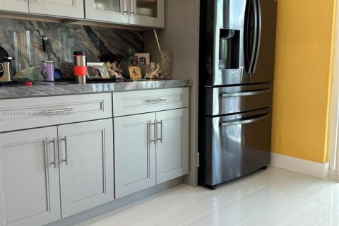 Купить таунхаус в Майами, Флорида 4 спальни, № 1980285 - фото 9