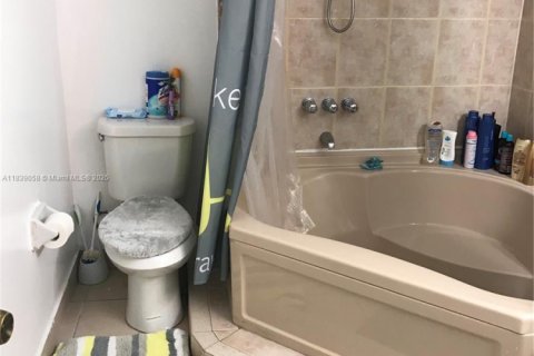 Купить таунхаус в Майами, Флорида 4 спальни, № 1980285 - фото 6