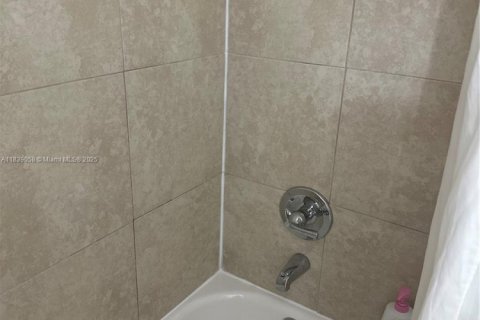 Купить таунхаус в Майами, Флорида 4 спальни, № 1980285 - фото 14