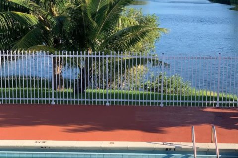 Купить таунхаус в Майами, Флорида 4 спальни, № 1980285 - фото 3