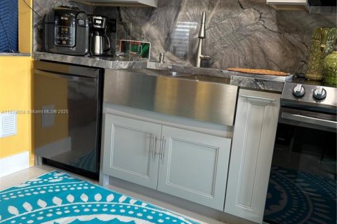 Таунхаус в Майами, Флорида 4 спальни № 1980285