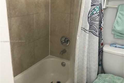 Купить таунхаус в Майами, Флорида 4 спальни, № 1980285 - фото 7