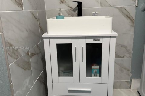 Купить таунхаус в Майами, Флорида 4 спальни, № 1980285 - фото 10