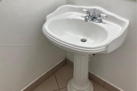 Купить таунхаус в Майами, Флорида 4 спальни, № 1980285 - фото 11