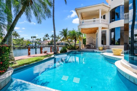 House in North Palm Beach, Florida 5 bedrooms, 637.96 sq.m. № 2257332 - photo 4