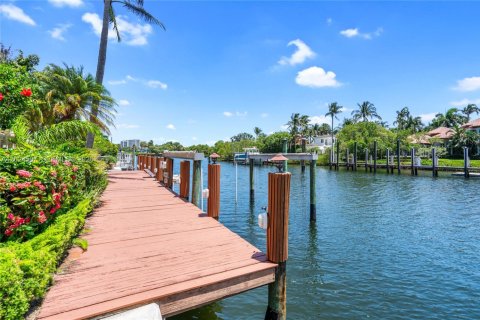 House in North Palm Beach, Florida 5 bedrooms, 637.96 sq.m. № 2257332 - photo 8