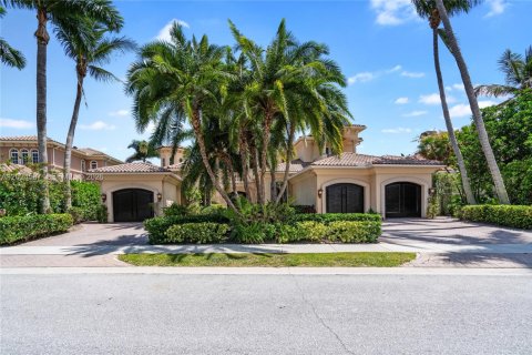 House in North Palm Beach, Florida 5 bedrooms, 637.96 sq.m. № 2257332 - photo 13
