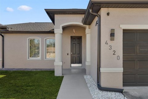 Villa ou maison à vendre à North Port, Floride: 3 chambres, 120.22 m2 № 2210312 - photo 2