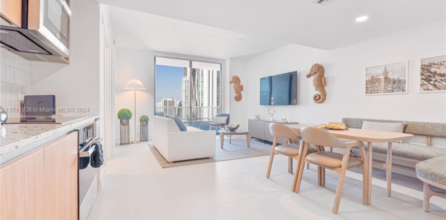 Condominio en Miami, Florida, 1 dormitorio  № 1465601