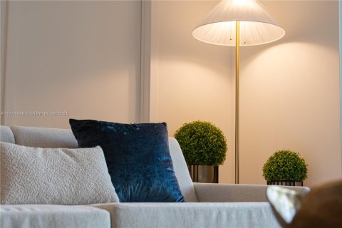 Condominio en venta en Miami, Florida, 1 dormitorio, 63.08 m2 № 1465601 - foto 5